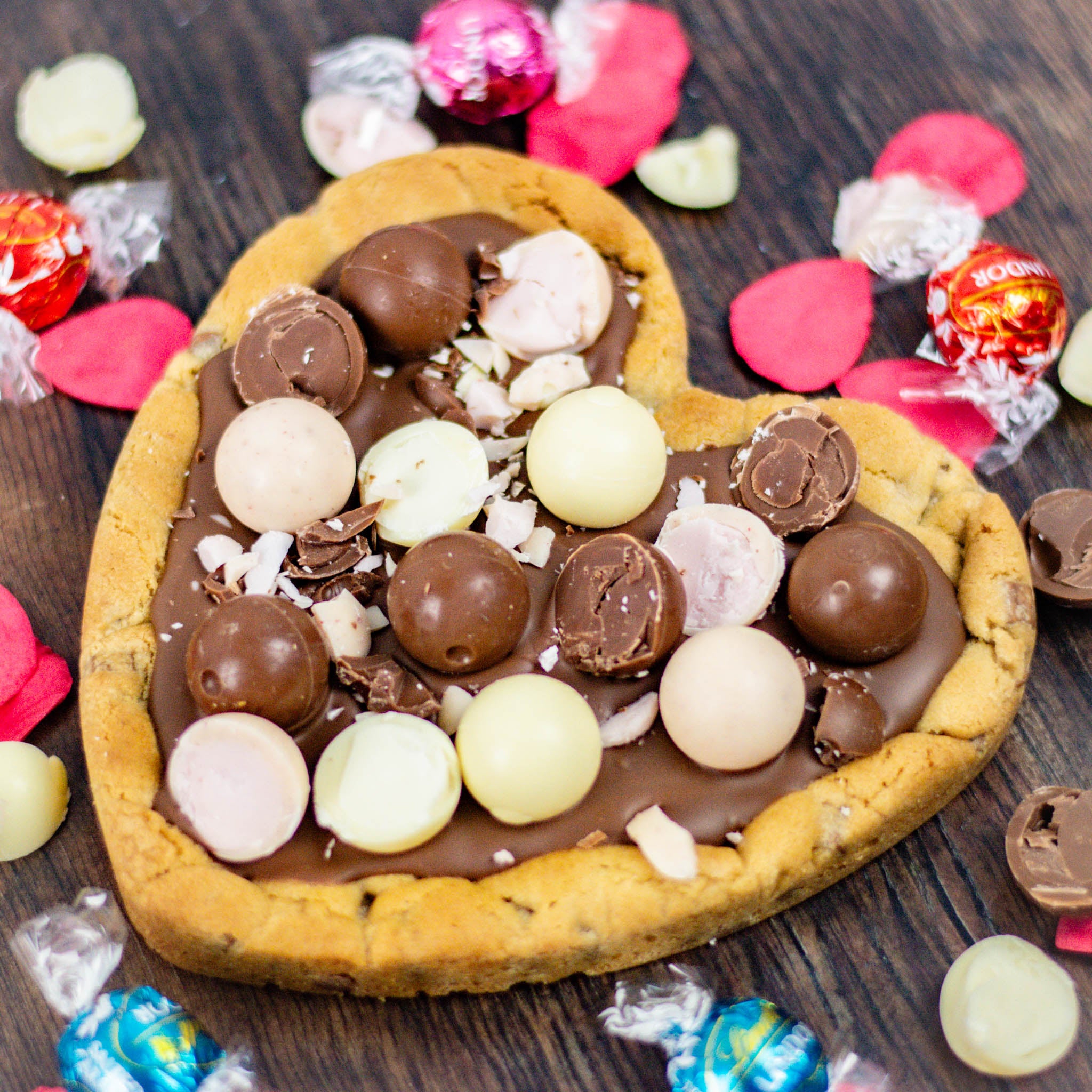 GIANT Lindt Lindor Heart Cookie